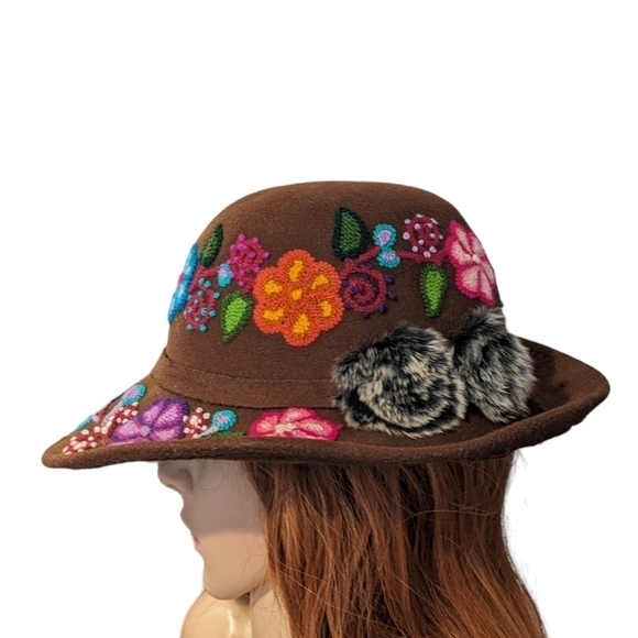 Peruvian hat/Andean hat/ handmade embroidery made by artisan/ floral style - Picture 3 of 4